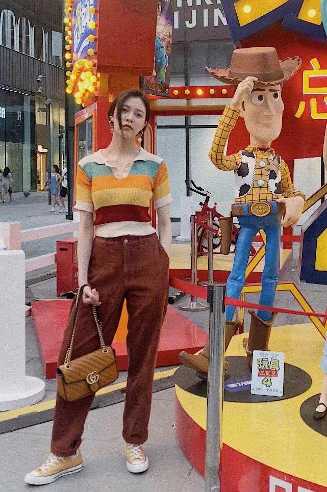 刘雯蕾丝服装,刘雯jennie