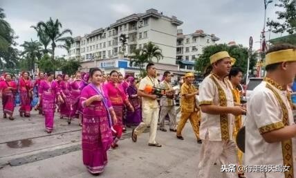 欢乐的泼水节鸟语花香,泼水节溢出的欢乐