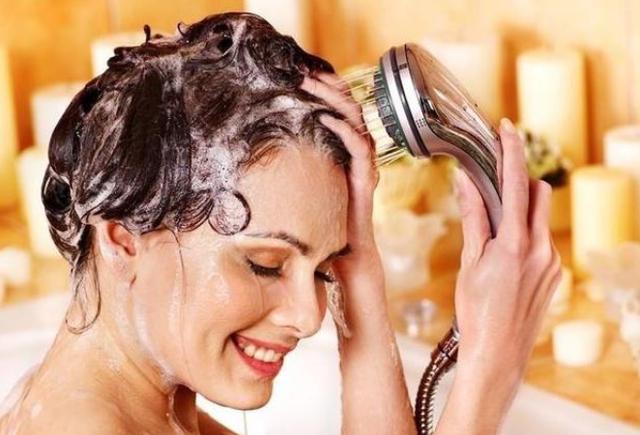 头皮上长红疙瘩脓包涂什么药膏,头皮起红色小疙瘩有脓包怎么治