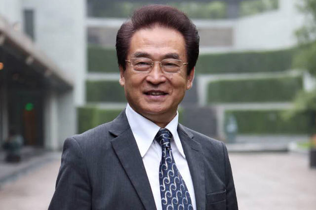 童自荣和他的老同学除了美女顾永菲和张明子还有教出马伊琍的他