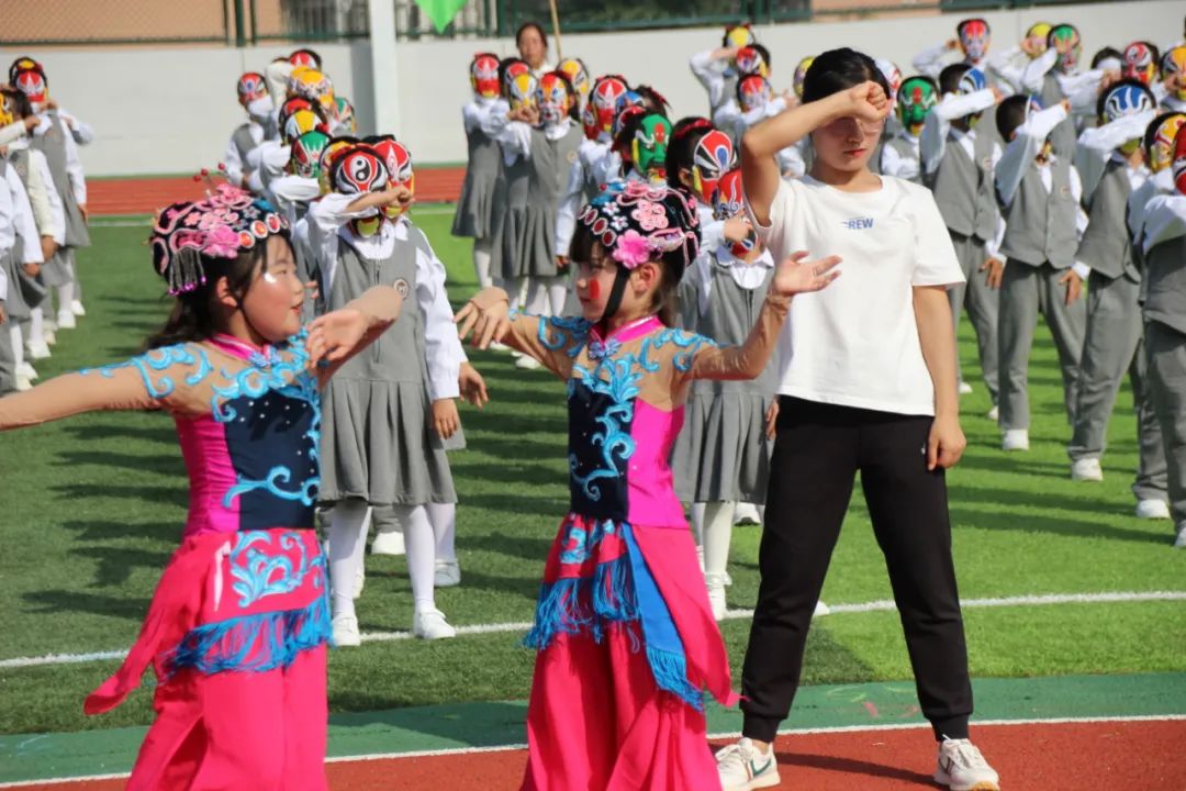 建*党**百年喜迎国庆——西安经开第二小学队列队形广播*比操**赛