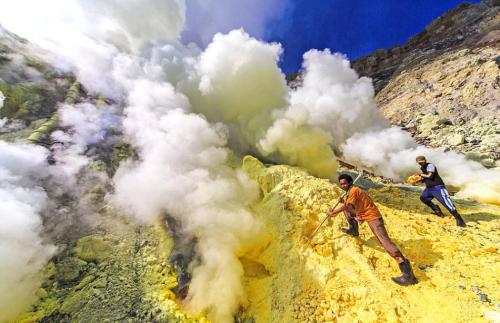 世界危险工作火山探测,印尼火山最危险的工作