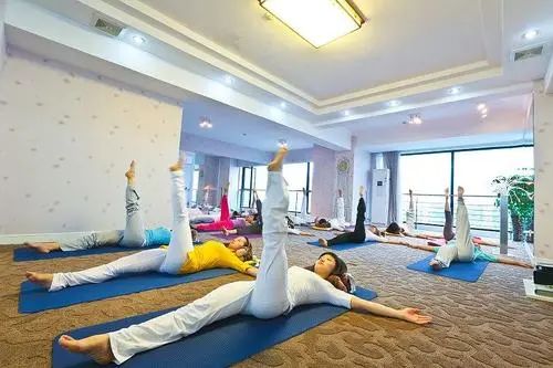 健身教练转行瑜伽教练,零基础学员如何转行做瑜伽老师