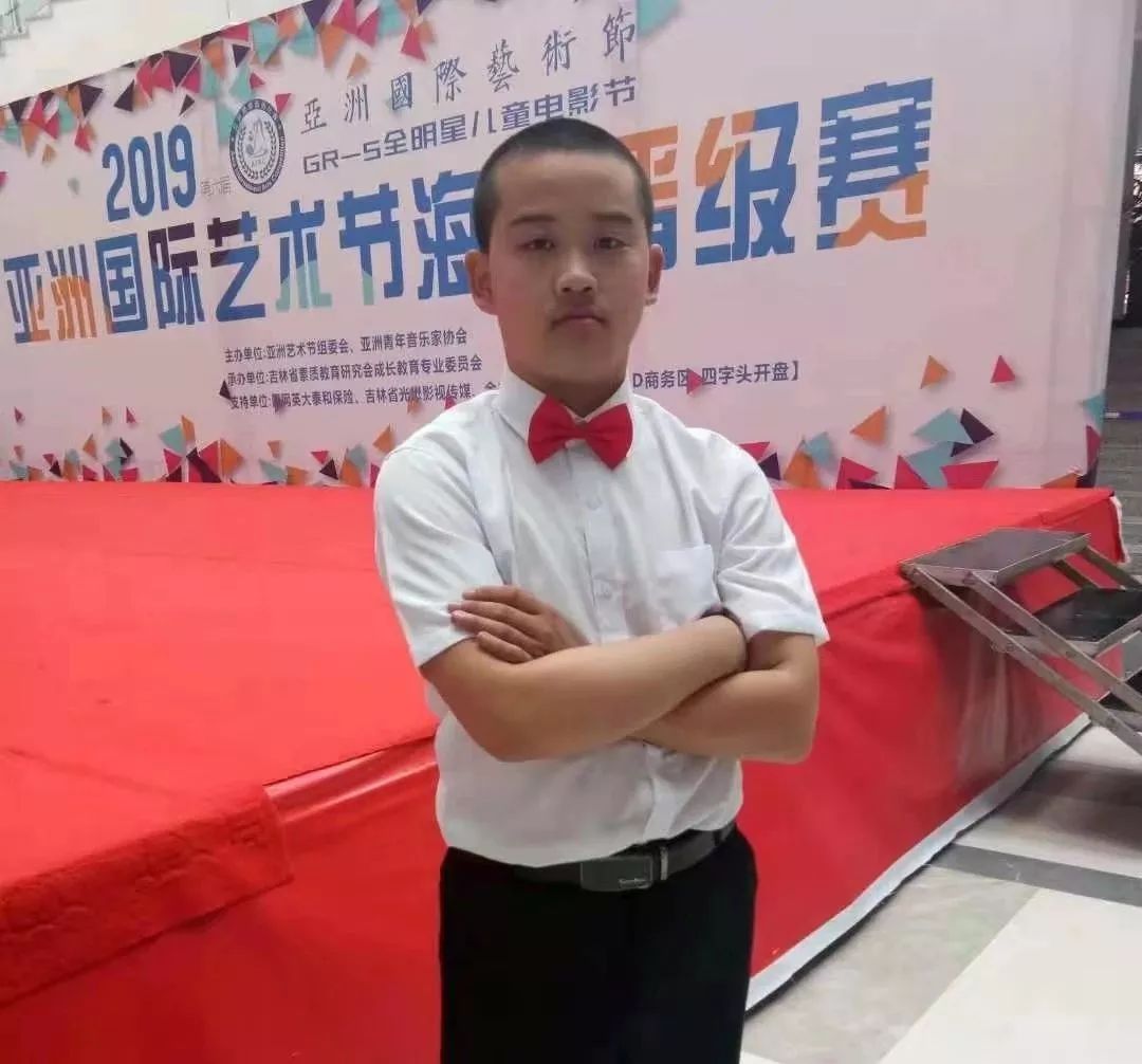 「儿童主播袁泽铭」《在路上》作者：碑林路人