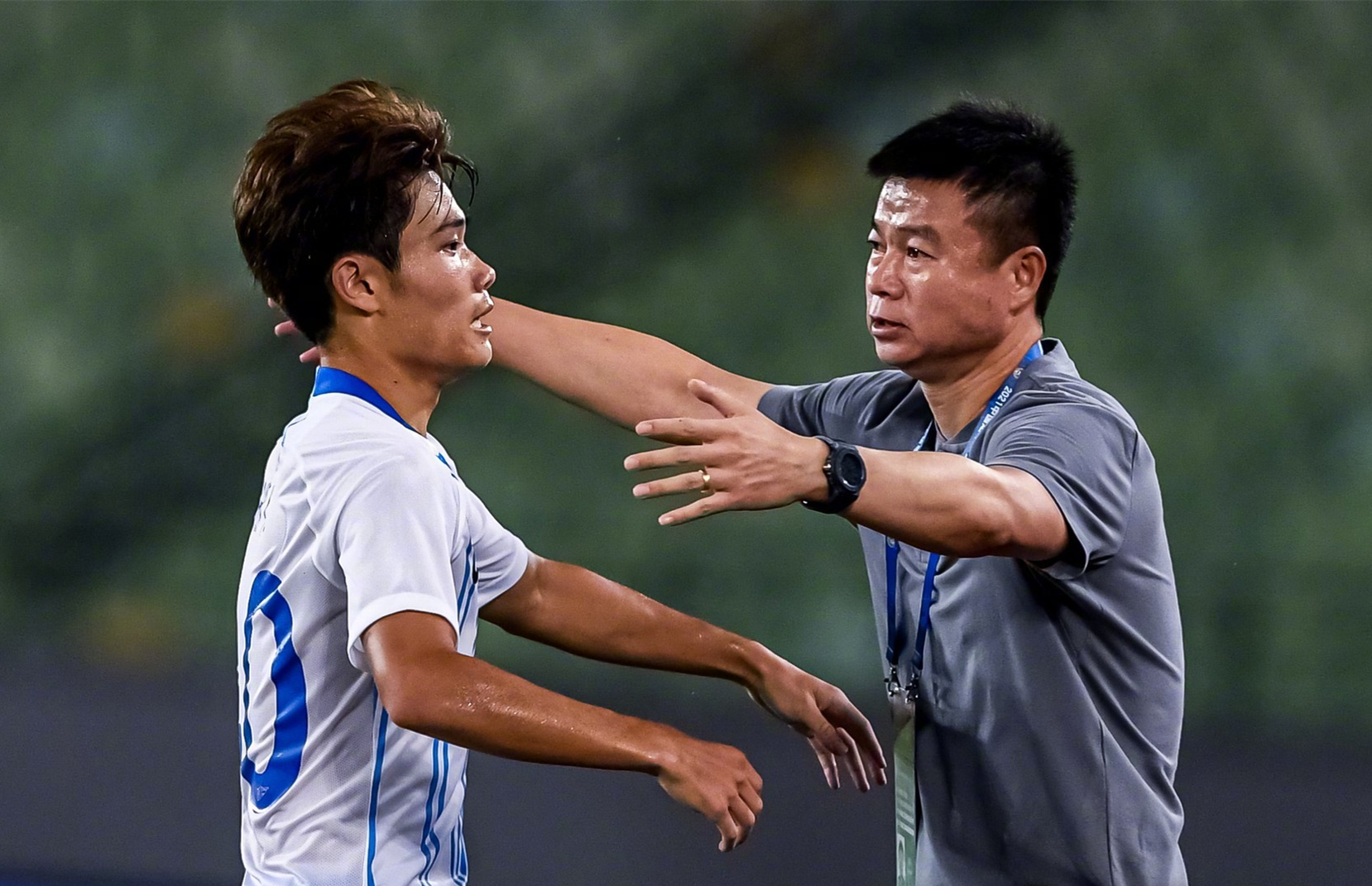 19岁小将进球,19岁小将首发首次首秀