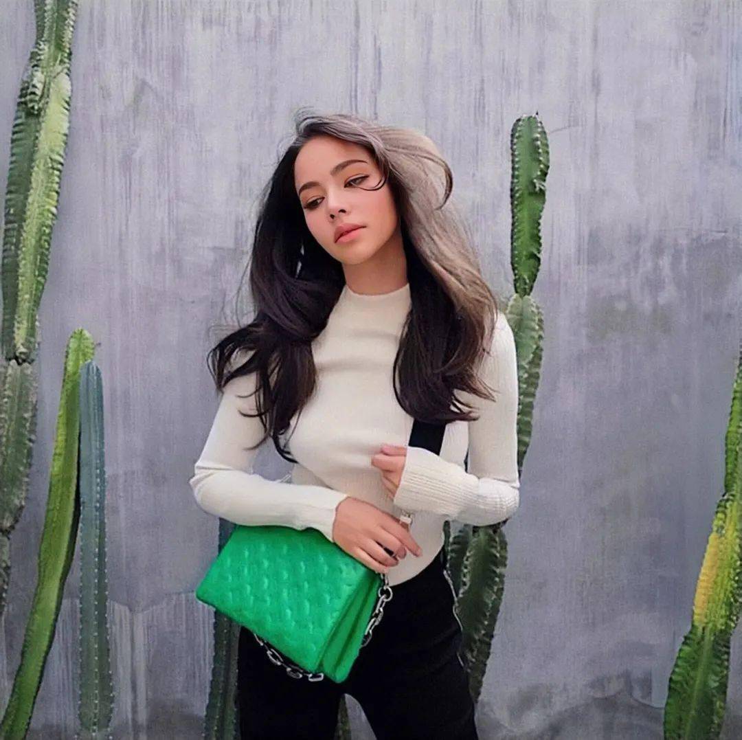 LV新手袋一出，女明星们集体撞包