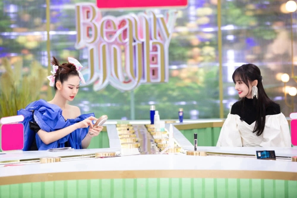 郑爽被戚薇赞“长情”：专情的女人，有哪些特征