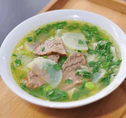 一碗牛肉汤很简单,怎么能快速做好一碗牛肉汤