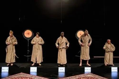 丹麦儿童节目请成人全裸震惊网友;英国却有更大“尺度”电视节目