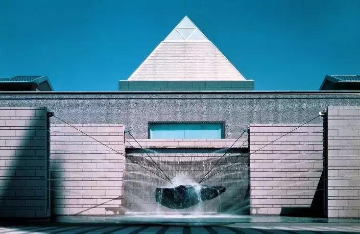 矶崎新的建筑,矶崎新反建筑史