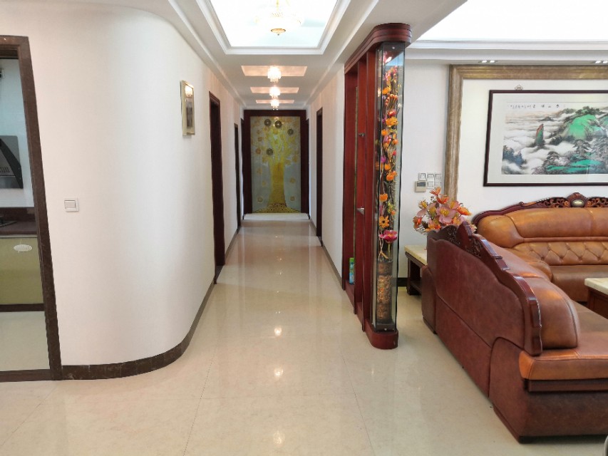 普宁寸土寸金的繁华商圈中，最为低调的贵族房，流沙盛世华庭！