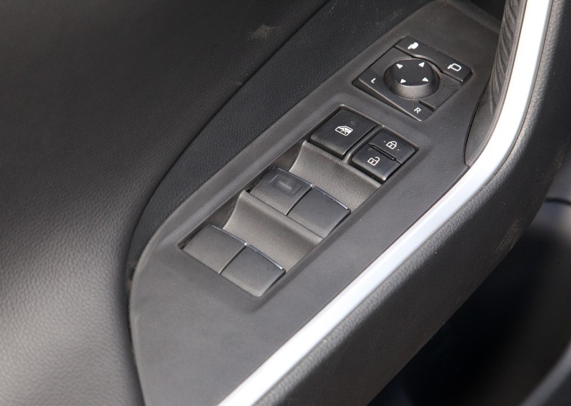 实际体验荣放带来的强劲动力,果然找到了传说中的推背感