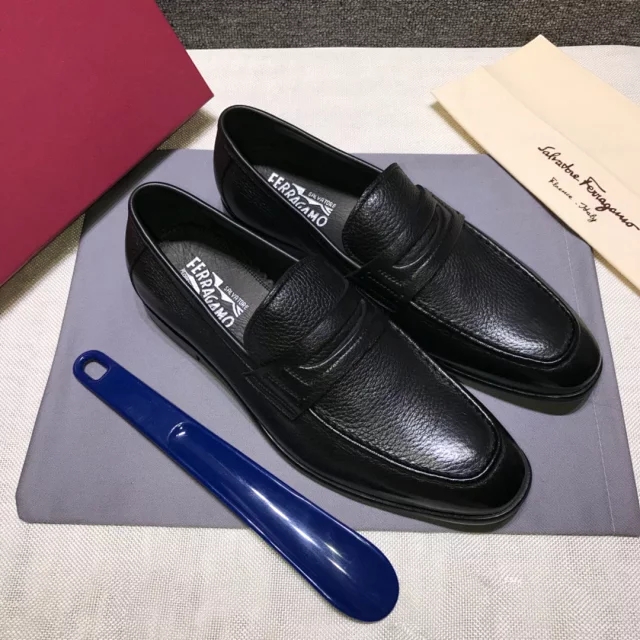 皮鞋最新款菲拉格慕,皮鞋菲拉格慕和普拉达哪个好