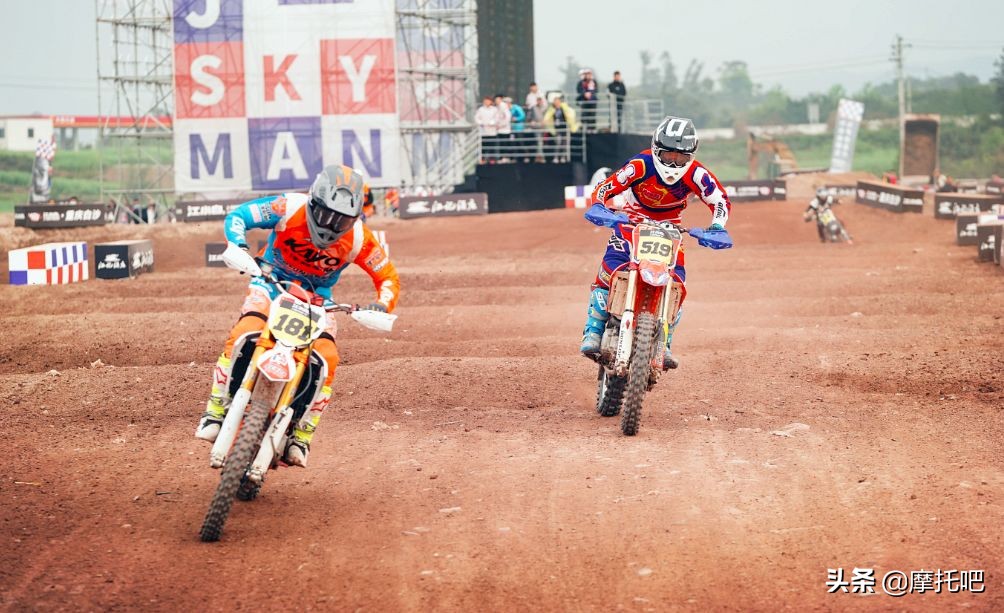 这摩托真好喝。。。不对....这酒真好骑！