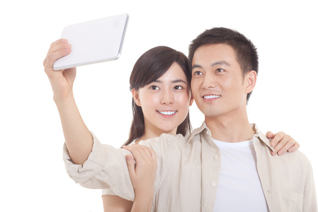 40岁女人嫁给33岁男人，女人哭诉：他太烦人了