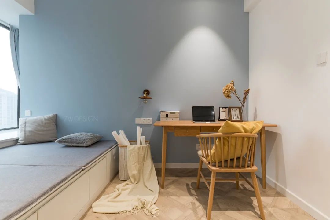 75平小户型客厅装修现代简约风,套内70平现代轻奢风格