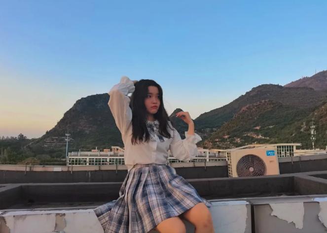 女儿买了一套jk制服,妈妈给女儿买的jk制服