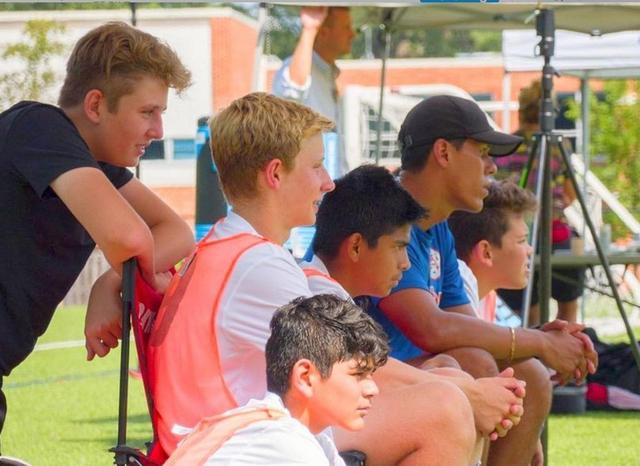 特朗普小儿子帅气爆表,特朗普跟小孩子玩球