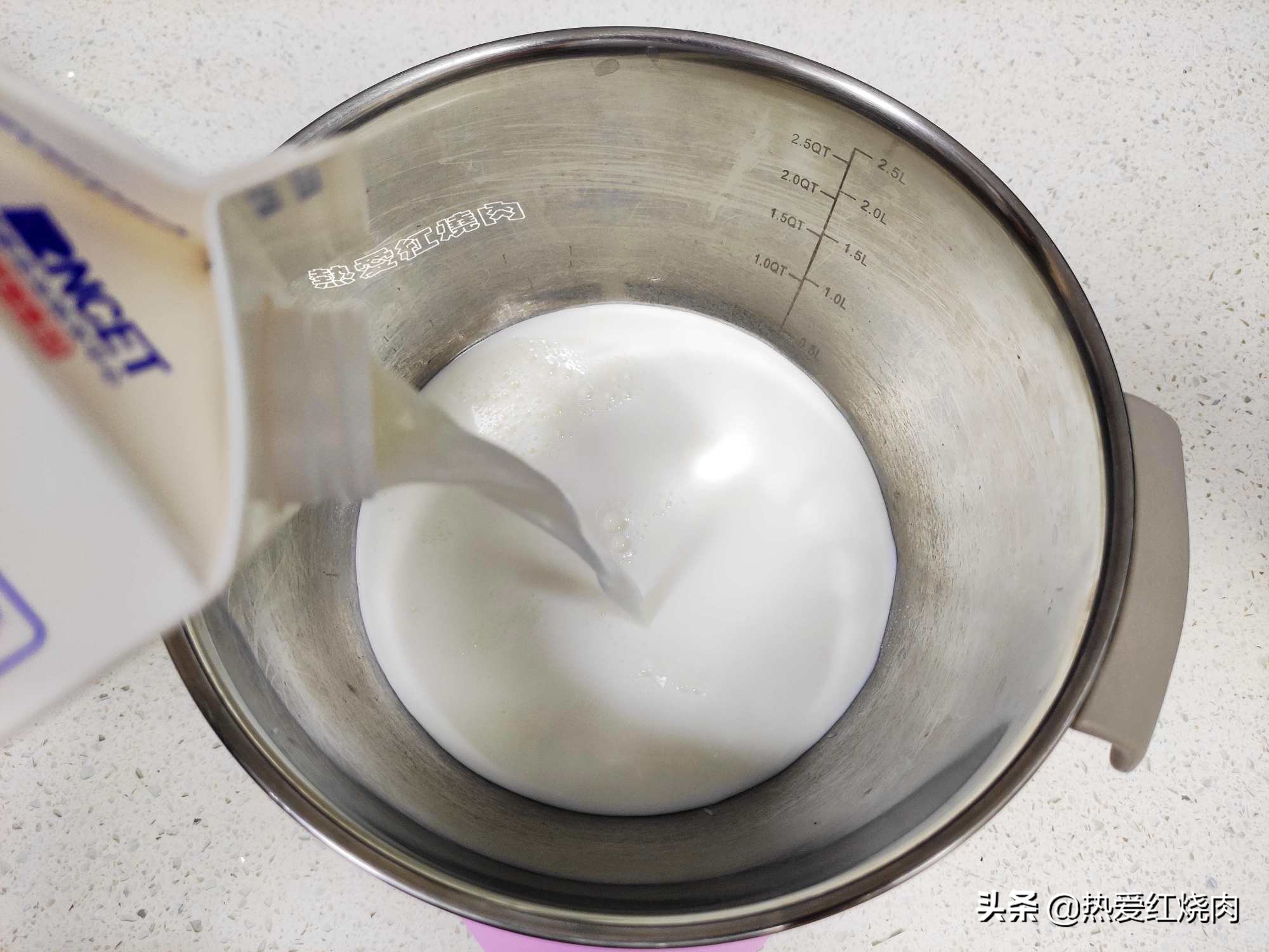 自制酸奶不酸不甜但粘稠拉丝,配方奶做酸奶几勺配500ml水