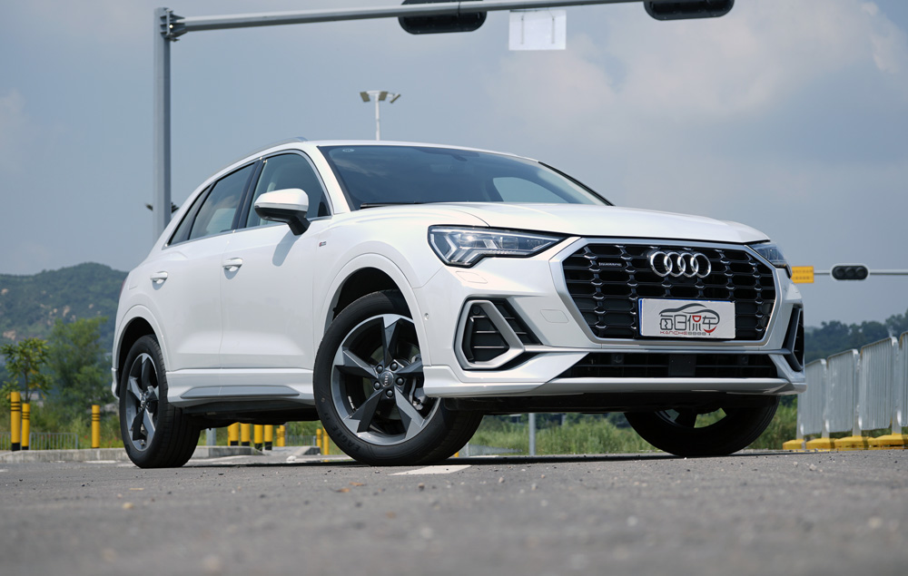 奥迪q345tfsiquattro,奥迪q335tfsi时尚动感型测评