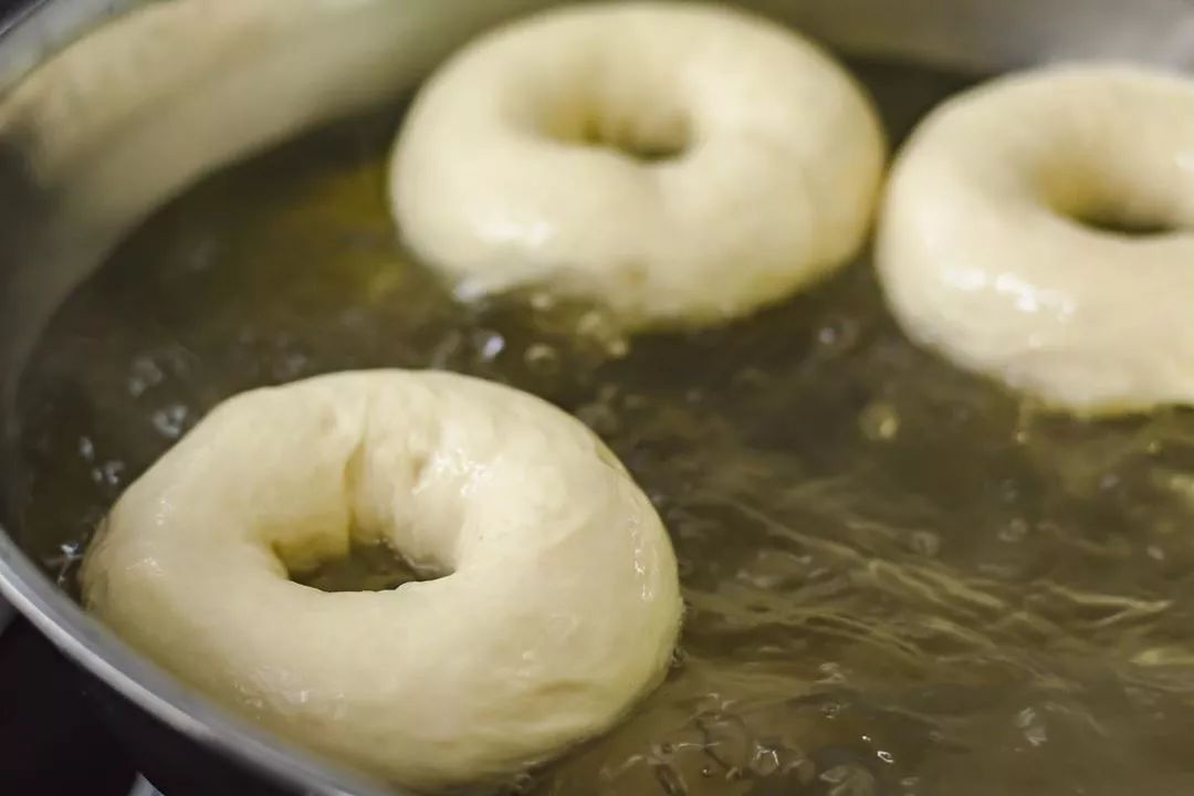贝果:我才不是夹了菜的甜甜圈