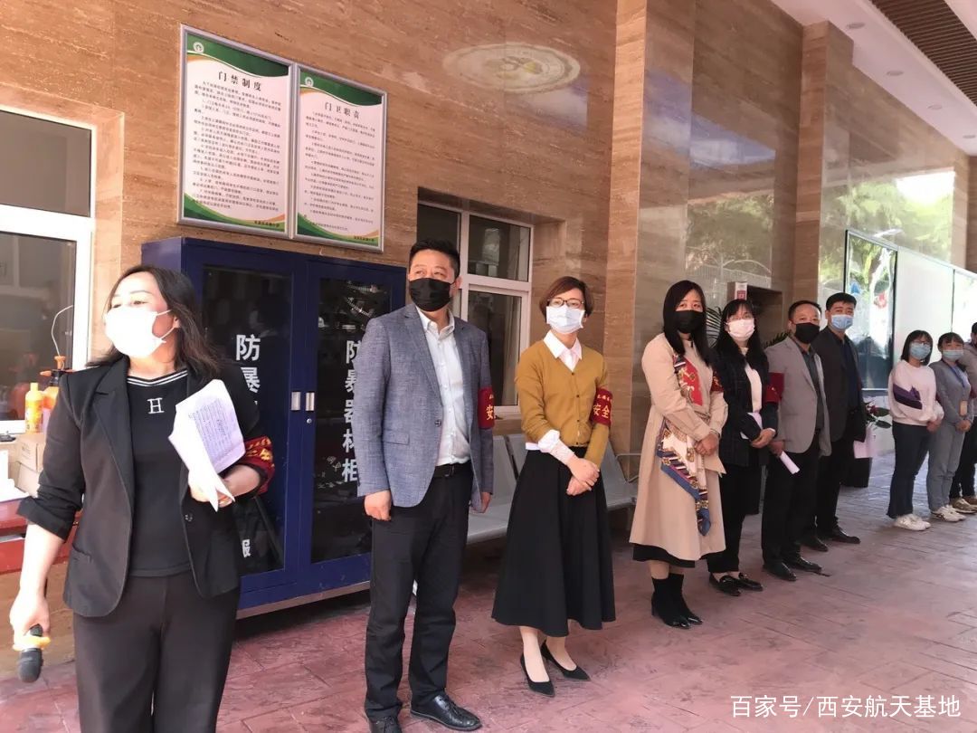 为了娃儿能上学再苦再累也要坚强,全国各地中小学复学