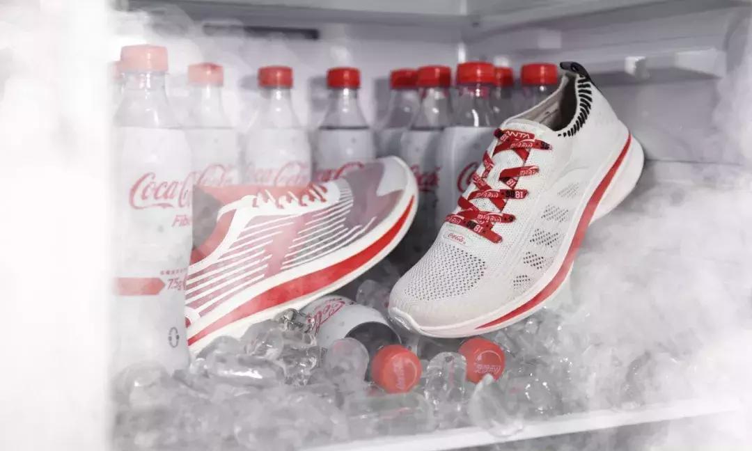 可口可乐联名跑步鞋怎么样,安踏可口可乐联名c37白熊款