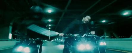 这个男人爱狗如命，颜值可以甩小李子几条街，你不知道的是......