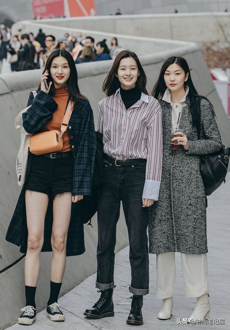 爆款撞色慵懒风毛衣穿搭,毛衣衬衫外套长款慵懒风穿搭