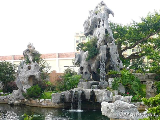 庭院假山鱼池施工步骤,简单的假山鱼池制作方法