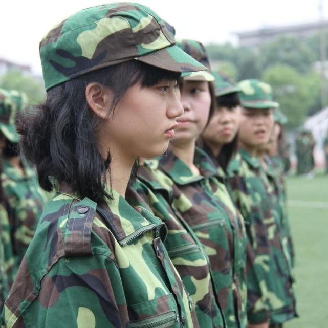 生理期军训怎么跟教官请假,军训时来姨妈怎么跟教官请假