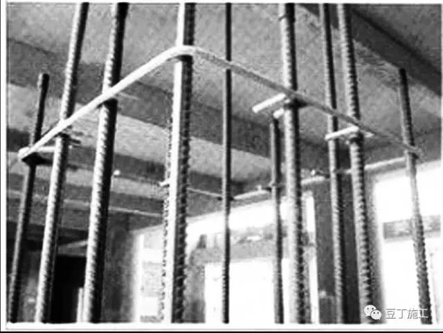 钢筋保护层偏差原因,板面钢筋露筋怎么处理