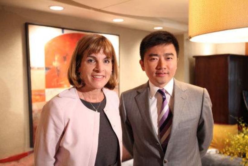 央视主持芮成钢，曾是高考状元世界红人，为何会沦为“阶下囚”？