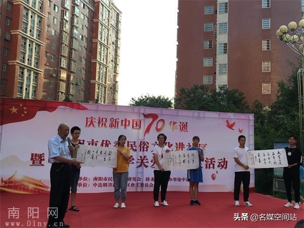 金秋助学帮87名学子圆梦,金秋助学助力贫困学子圆梦