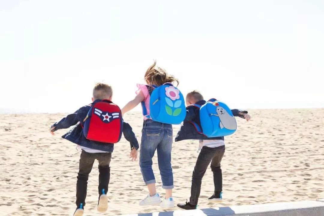 为给孩子减压，她做了全球最轻的书包，深受黄磊、姚晨等明星追捧