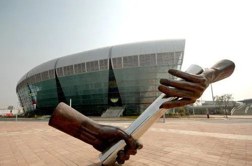 生命运动的颂歌──新亚洲体育城体育艺术广场系列雕像欣赏