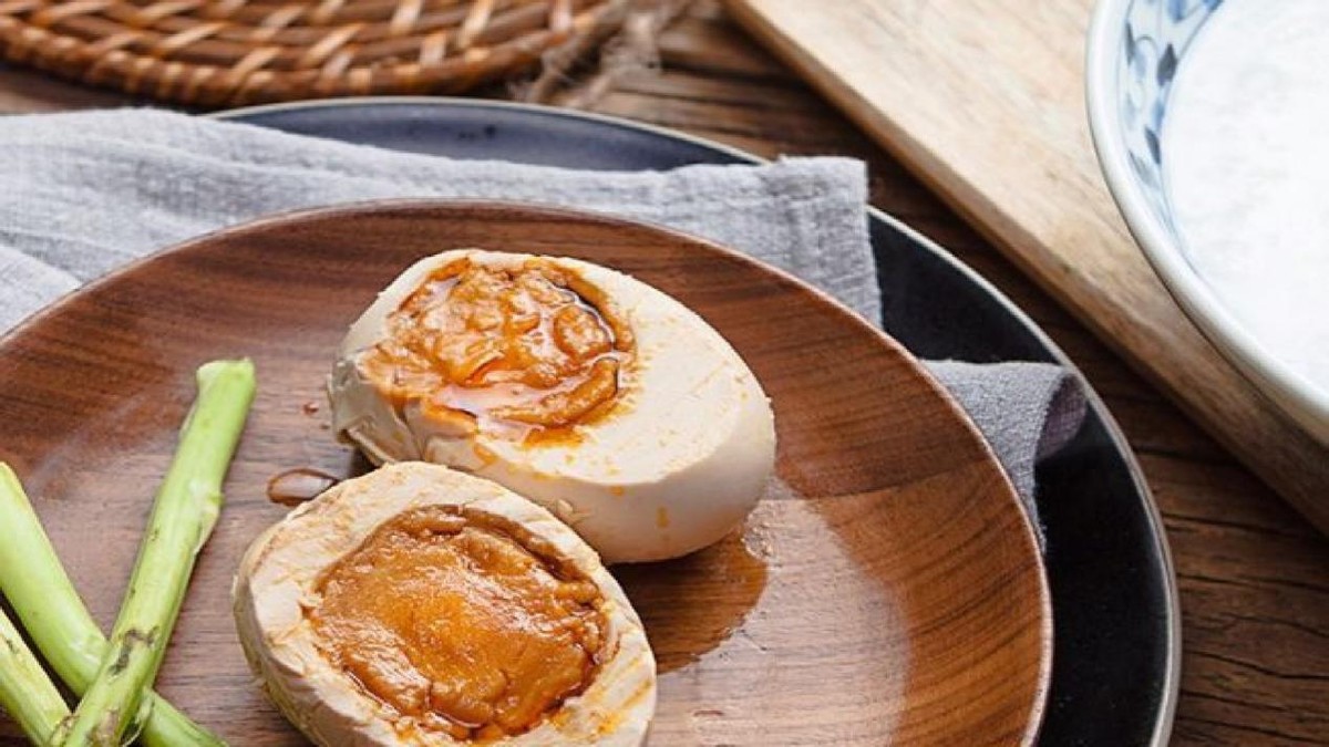 海鸭蛋流油怎么回事,央视曝海鸭蛋事件