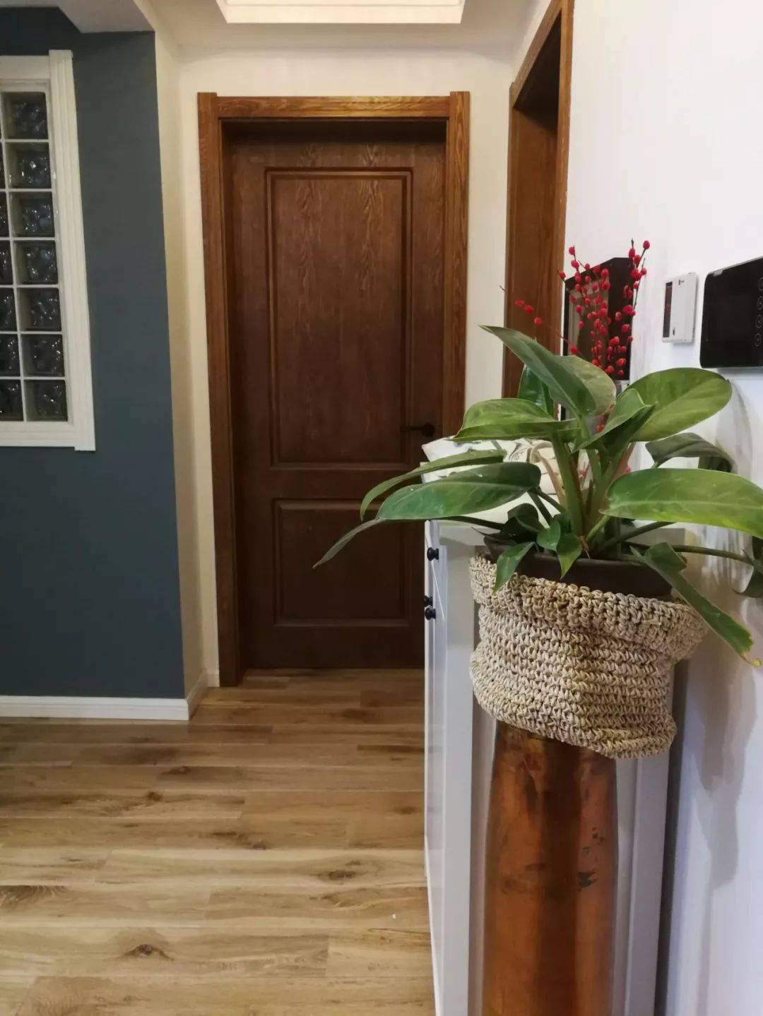 原木色家具白色木门,老师傅木门讲解