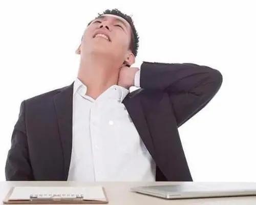 脖子一转筋咔咔响,脖子一转咔咔响