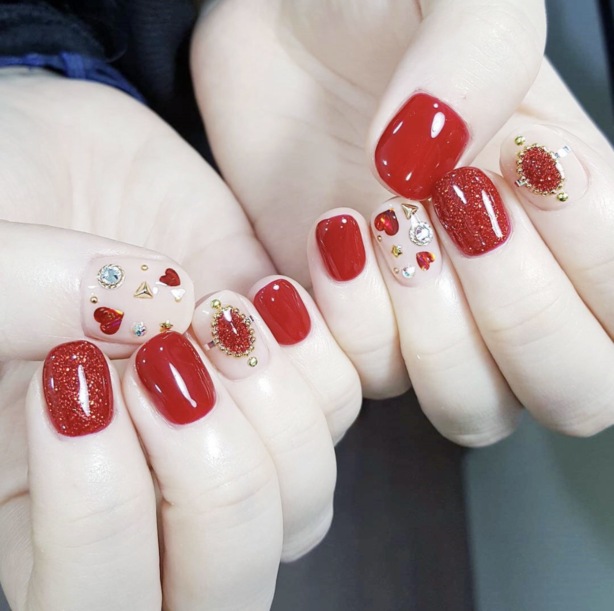 红色加亮片的美甲组合太美了！充满仙气的“红指甲”就是不一样！