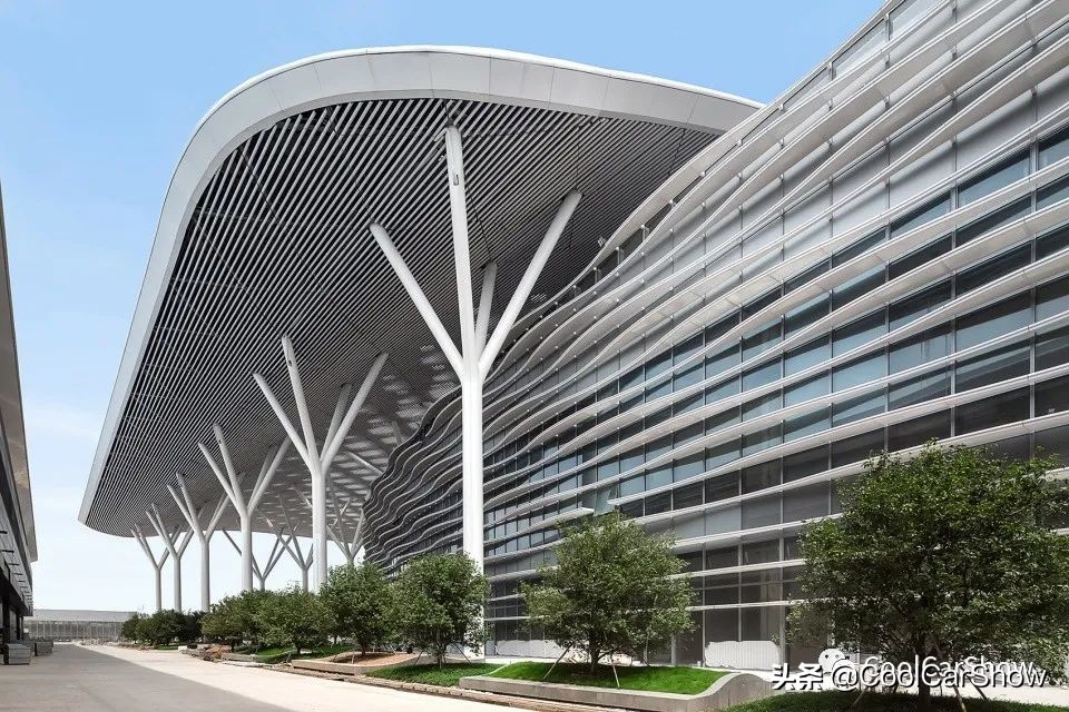 几个标准足球场能赶上鸟巢的面积,鸟巢占地面积相当于多少个足球场