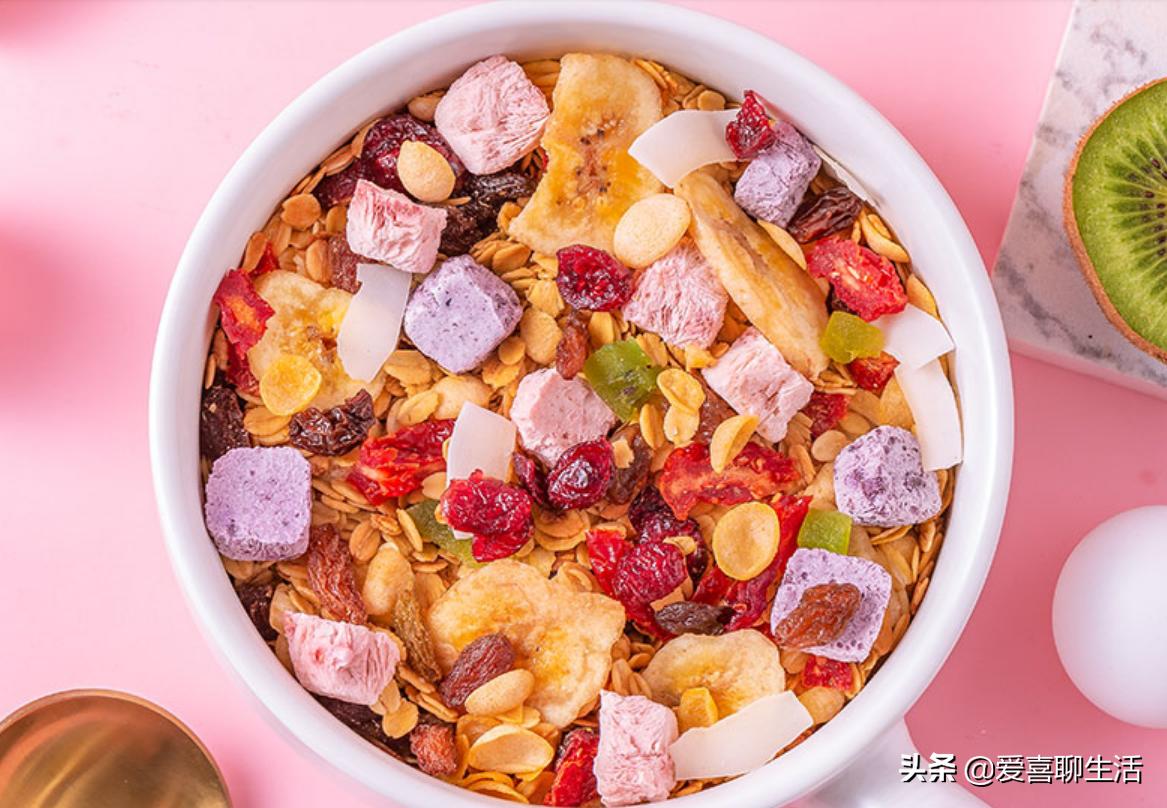 好吃的零食千千万，建议女生们尝尝这5种零食，低脂饱腹好吃不贵