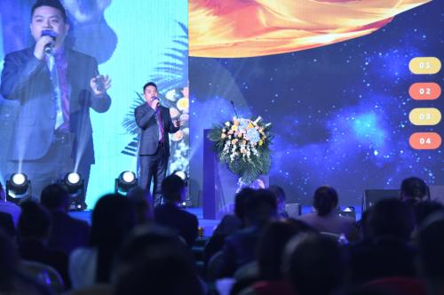 凝心聚力迎5G携手并进赢蔚来AEE智能教育科技创新峰会圆满成功