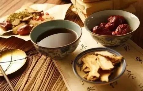 什么原因导致缺铁性贫血吃什么好,缺铁性贫血的病因及治疗方法