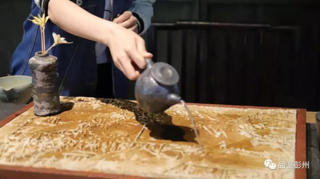 走遍中国的“寻鞋哥”来了！这回居然换上“军乐造”