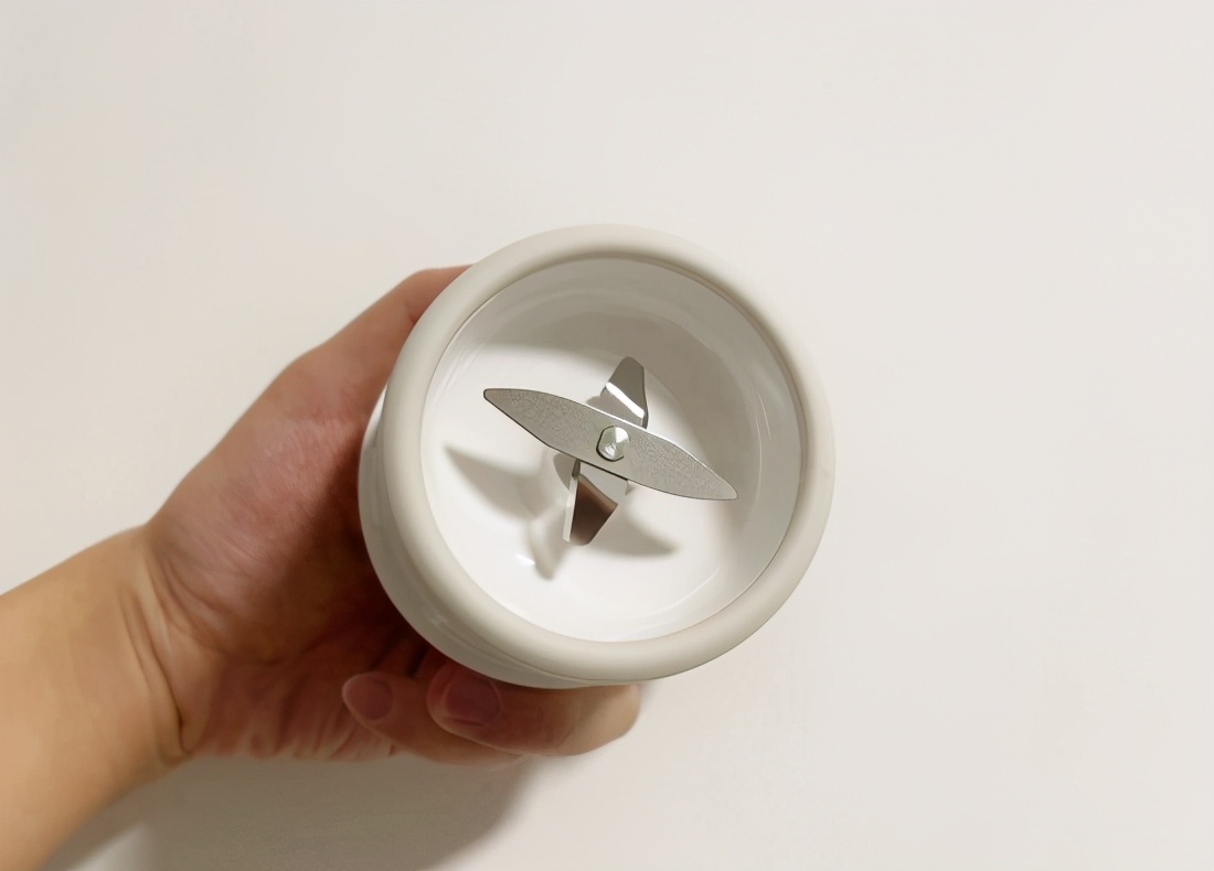 榨汁杯随时随地,米家随行便携榨汁杯榨苹果汁