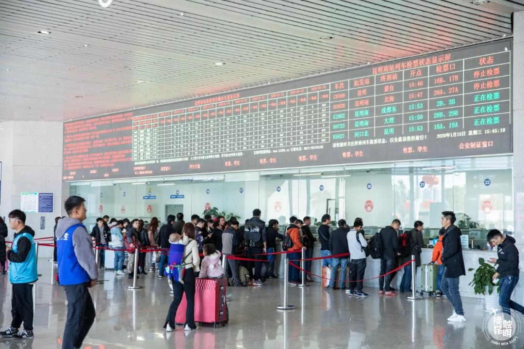 直击春运首日各地出行现场,春运首日直击带上祝福温暖回家