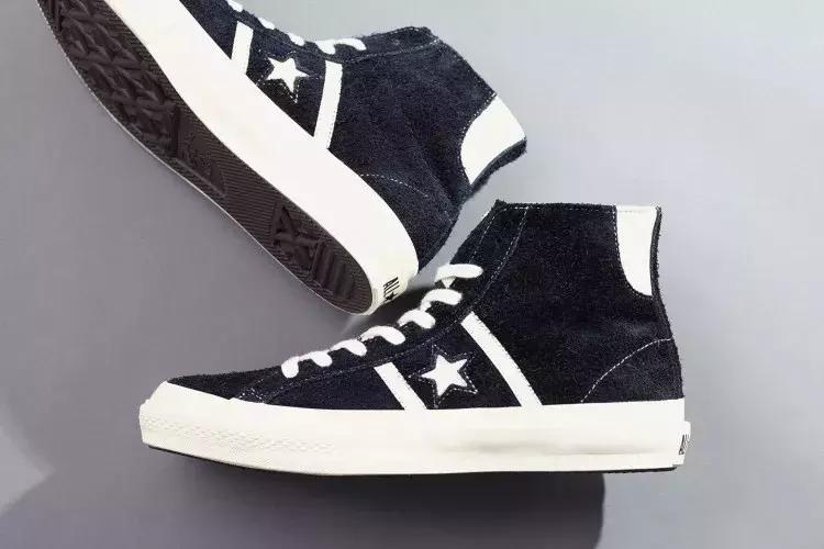 匡威米奇联名的一双鞋,匡威和米奇联名