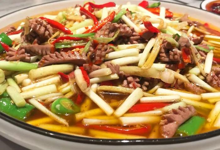 因为“吃内脏”的过场多，四川人直接分成了3个派别