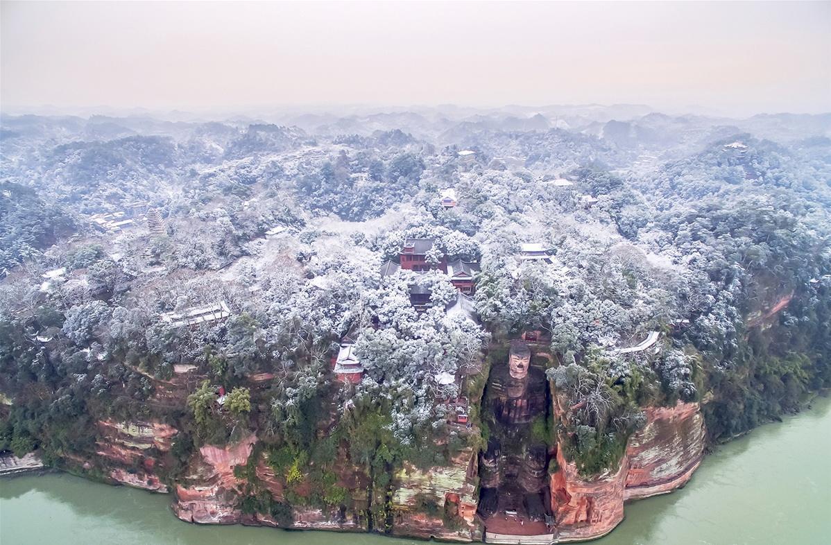 乐山大佛背后的卧佛,中国最大的坐佛在什么地方